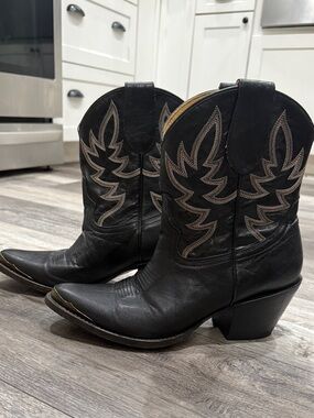 Idyllwind Black Western Leather Mid-Height Cowboy Boots